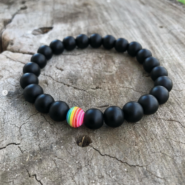 Pulsera de cuentas negras